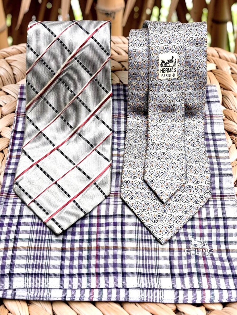 Set: 2 Classic Neck-Ties SilkHERMES Paris & BRICK HOUSE +1 Burberry Handker(72